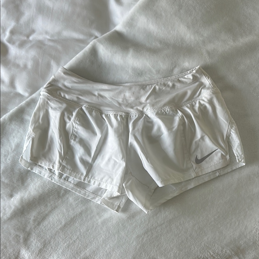 Nike White Athletic Shorts Lightweight Comfort